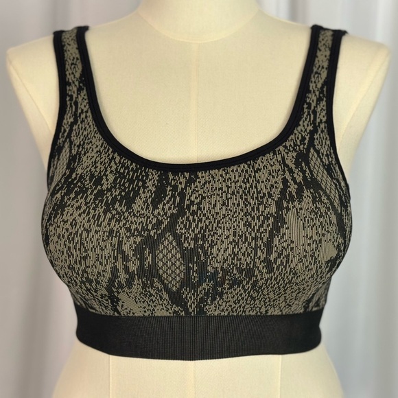 Fabletics Kamila Seamless Black and Tan Sports Bra - Picture 3 of 13